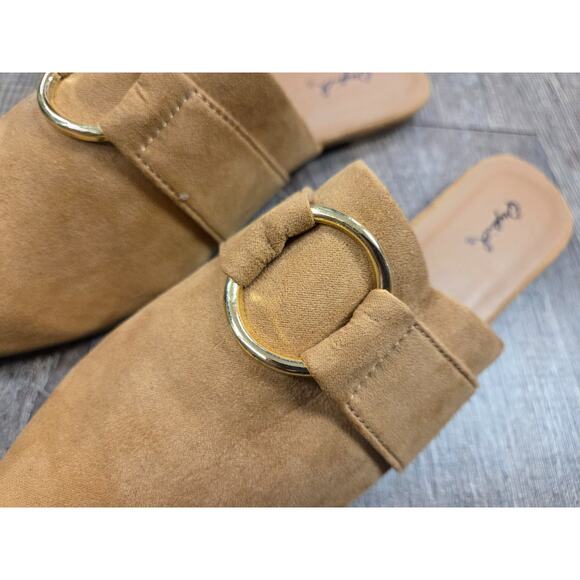 Qupid Tan Camel Faux-Suede Gold Buckle Mules Flats Shoes Pointed Toe Size 8.5 - Picture 2 of 8